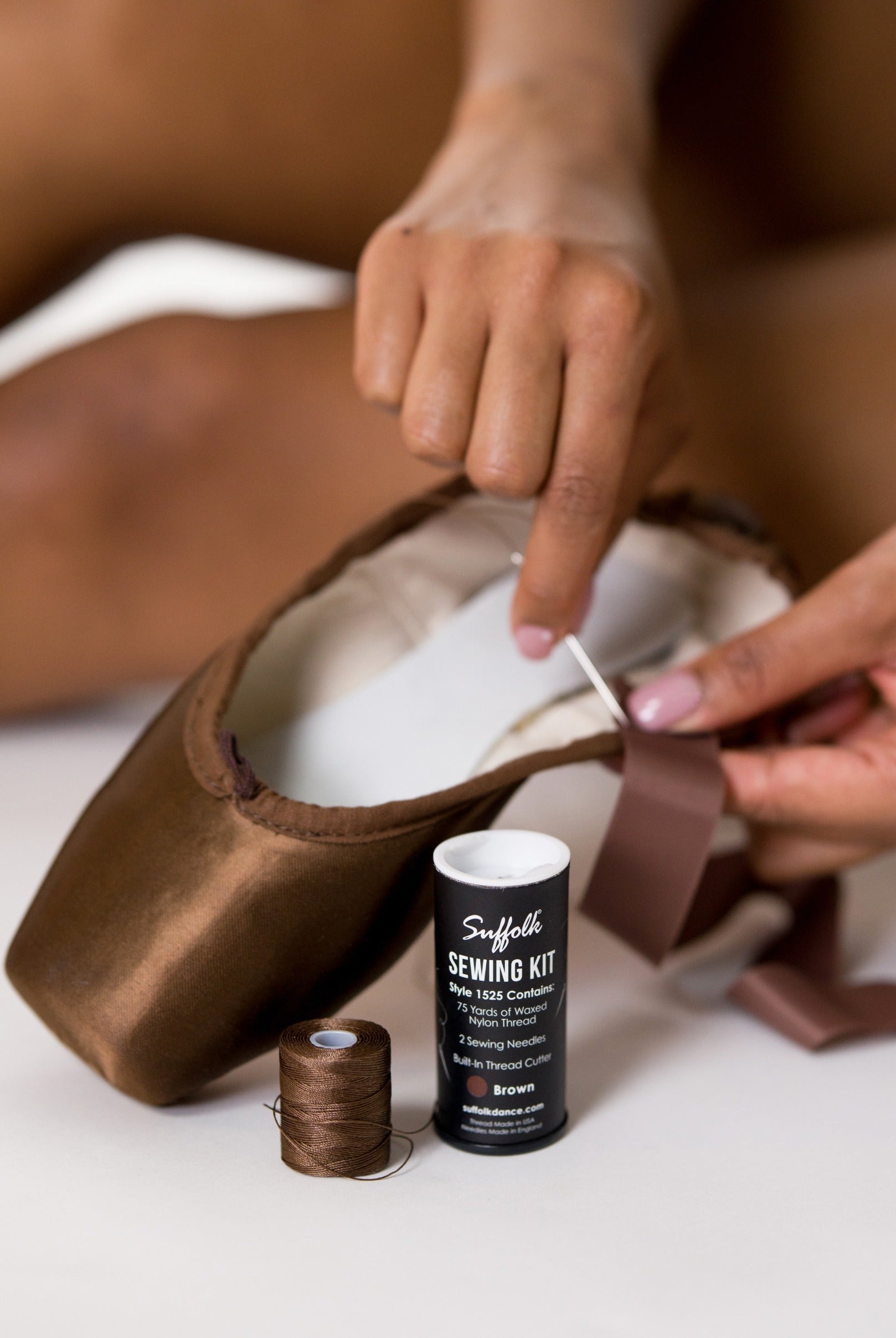 Suffolk brown sewing kit for pointe shoes