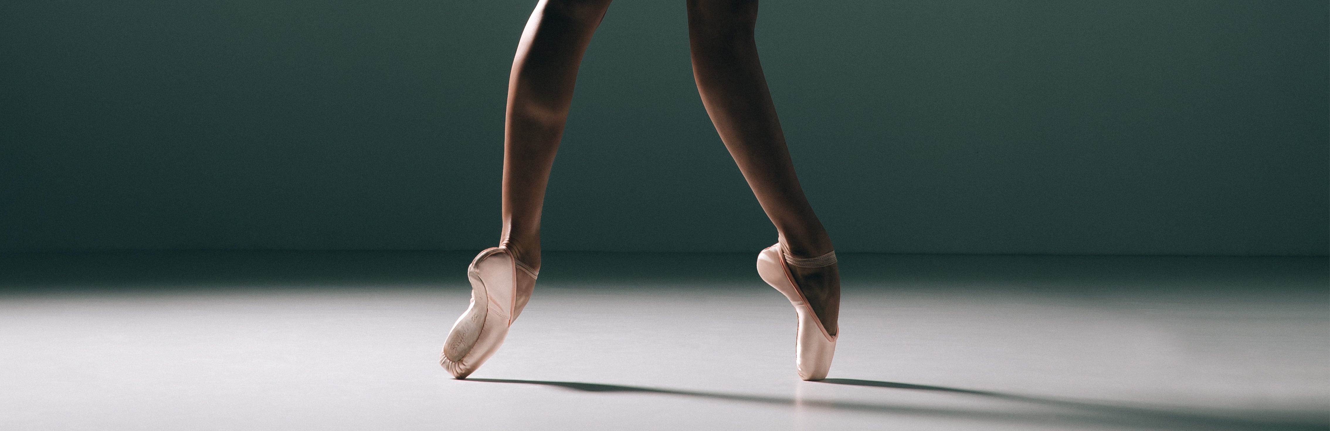 How to break in pointe shoes